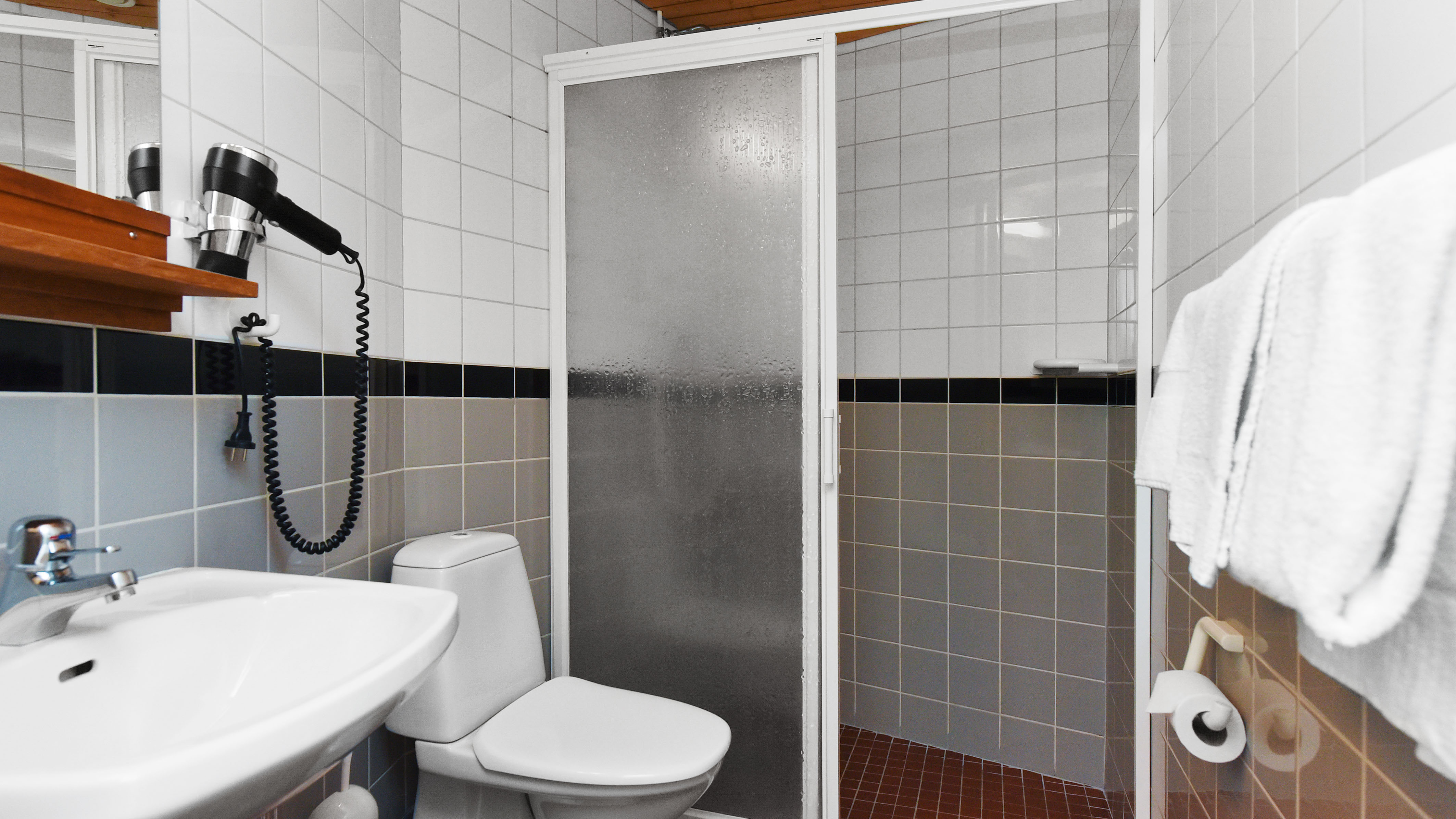 Dusch och wc i kategori elevrum på Ersta hotell
